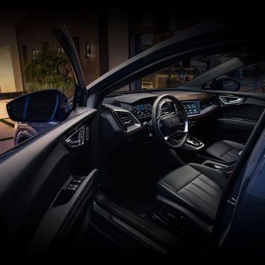 Interior view of the driver's cabin in the Audi Q4 Sportback e-tron.