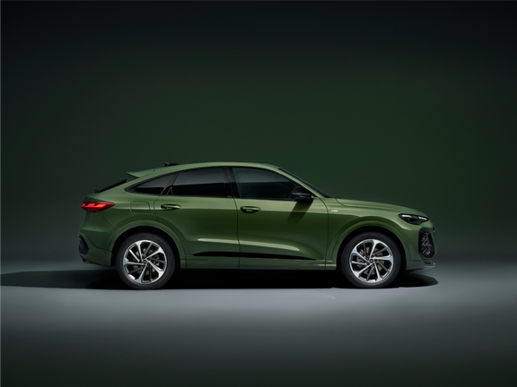 Side profile of a green 2026 Audi Q5