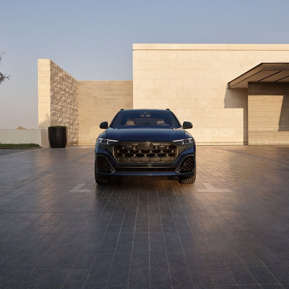 Front profile of the Audi SQ8.