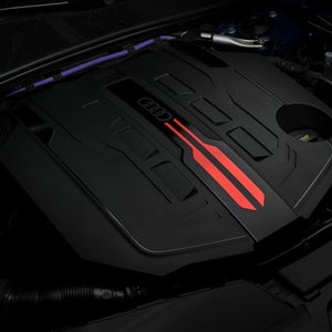 Close up of the engine in the Audi SQ5.