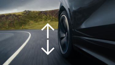 Close-up on the front wheel of an Audi RS Q8, demonstrating the active roll stabilization feature.