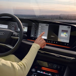 View of the wraparound virtual cockpit in the Audi A5.
