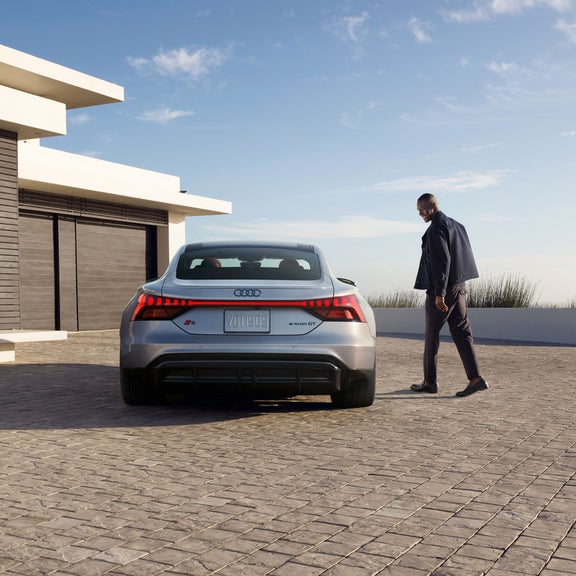 Rear profile of the Audi S e-tron GT. 