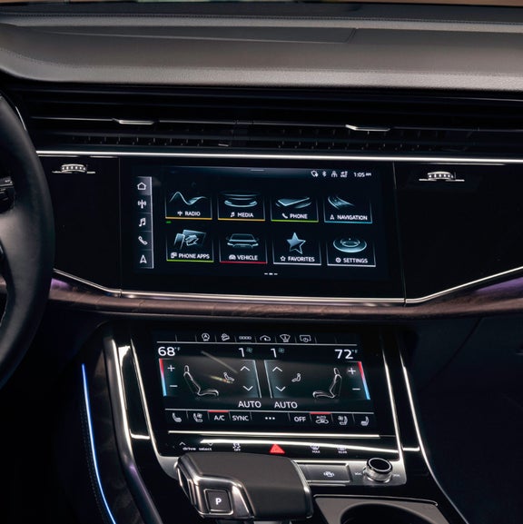 Close-up of the MMI® touch response system in the Audi Q7.