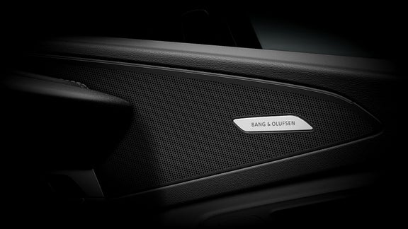 Close-up on a Bang & Olufsen speaker in the Audi SQ6 e-tron.