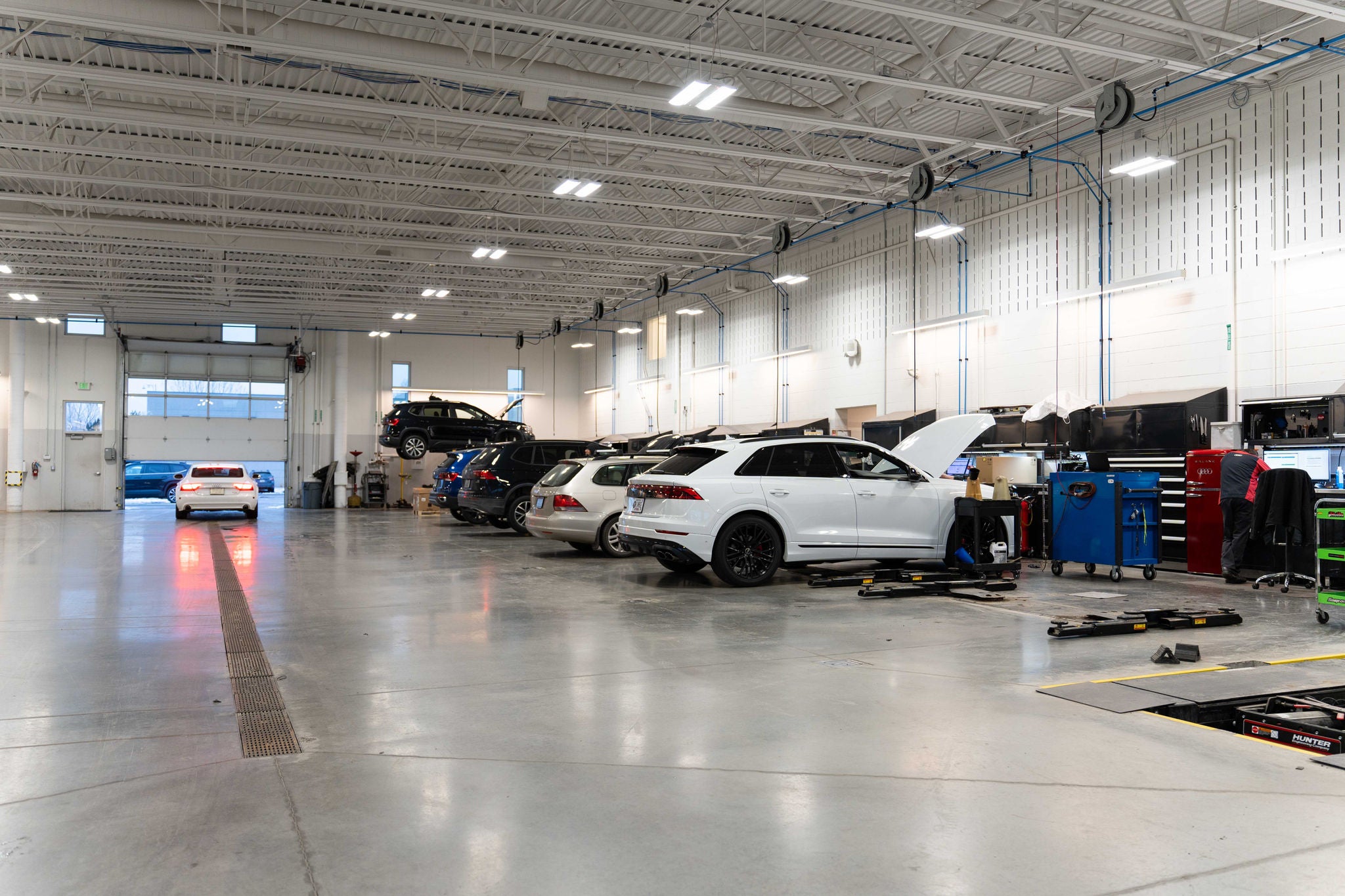 Profile view of Audi service center.
