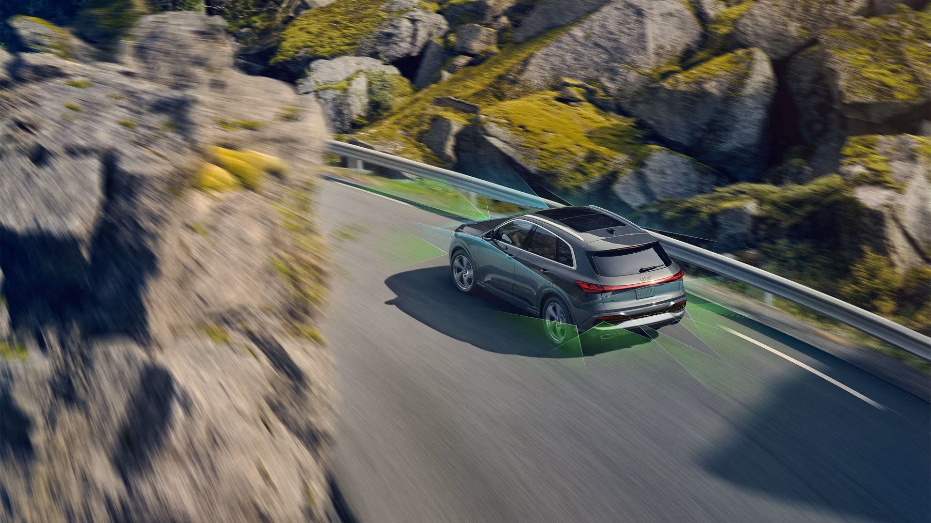 Q5 Exterior birds eye view driving profile