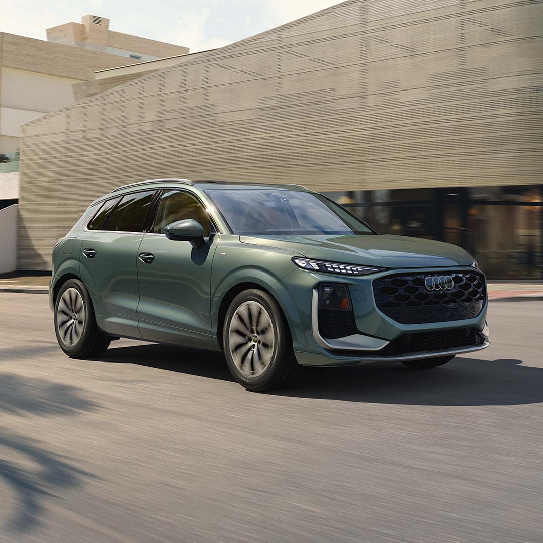 Right profile view of an Audi Q8 e-tron parked.