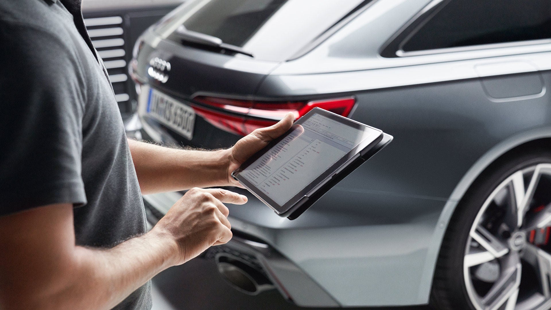 Audi technician inspection