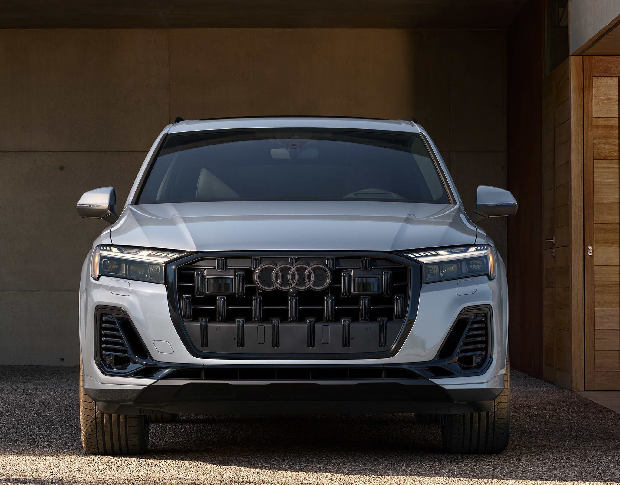 Front view of New 2025 Audi Q7