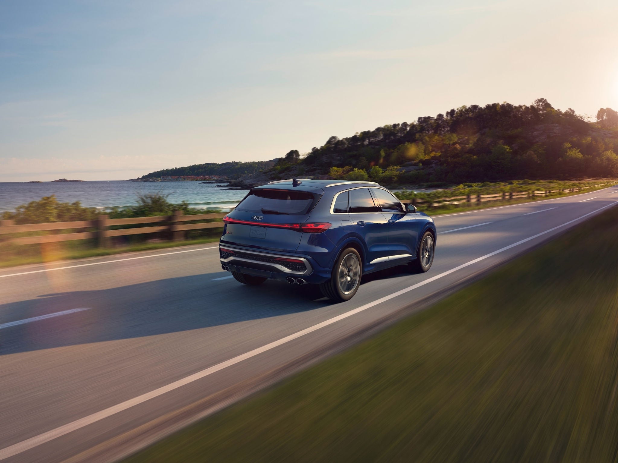 Vue du profil d’un Audi Q5. 