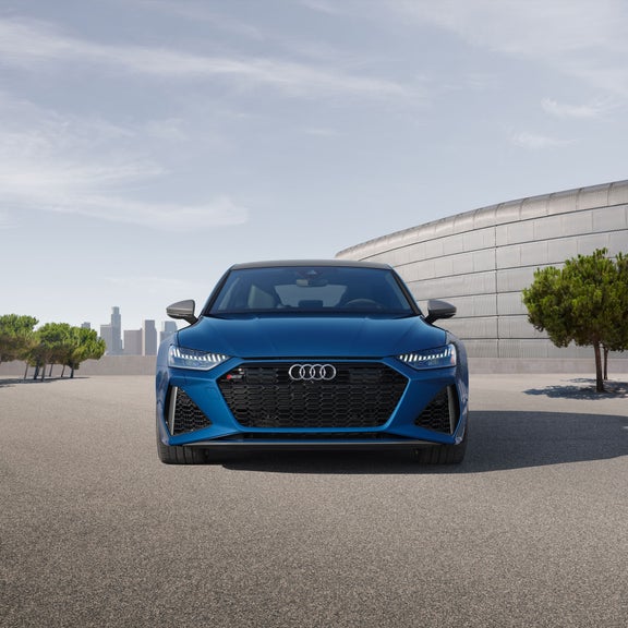 Front profile of the Audi RS 7 performance parked.