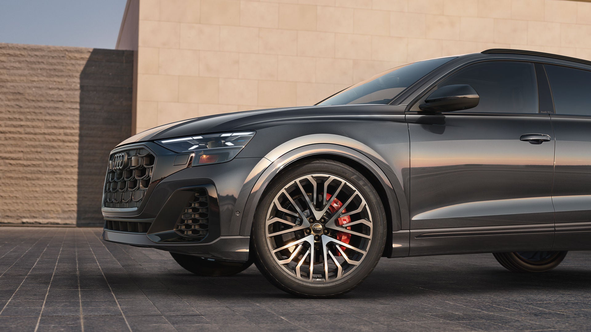 Audi Q3 side end front