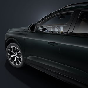 A view of the driver's door from an angle to the side on the Audi Q9.