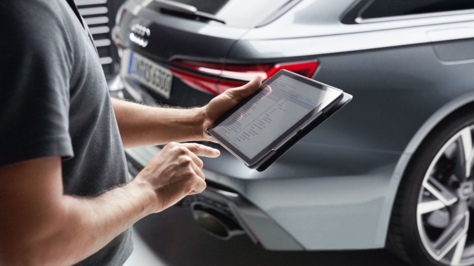 audi service tech 