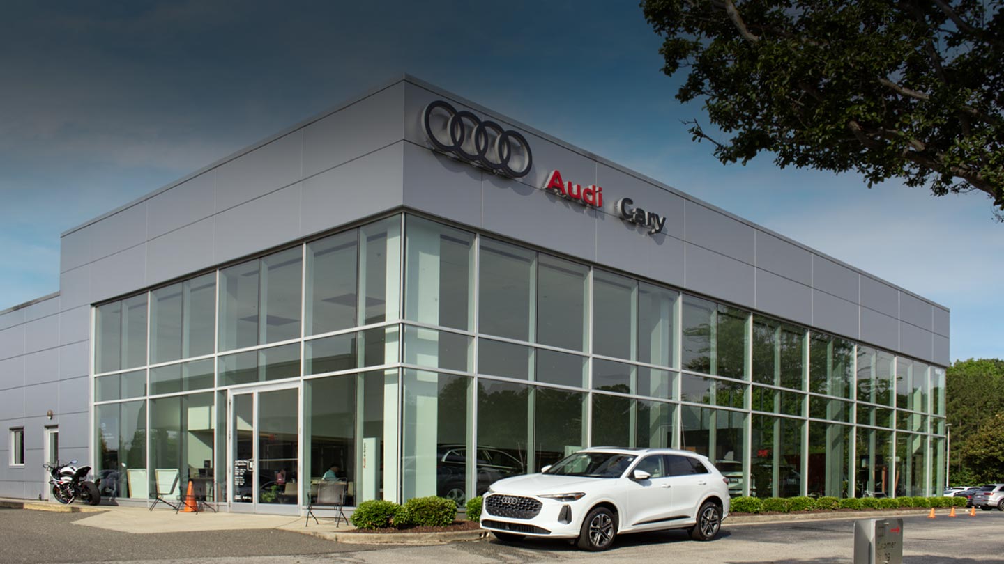 Audi employee polishing an Audi SUV