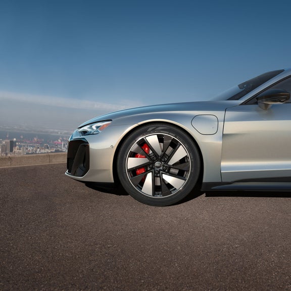 Close up of the front wheel of the Audi S e-tron GT.