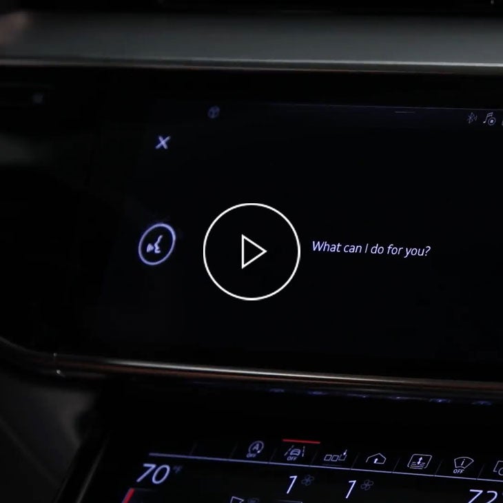  Close-up photo on the MMI screen displaying the voice recognition prompt.