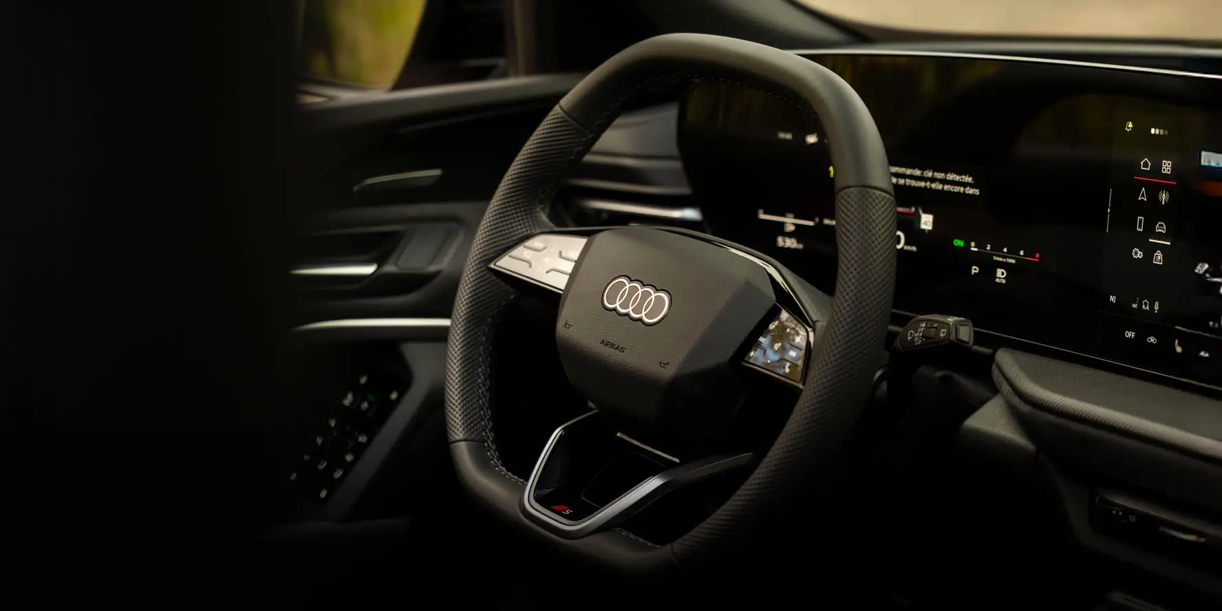Vue de l'intérieur et du volant de l'Audi Q3 2026 - Audi de Québec