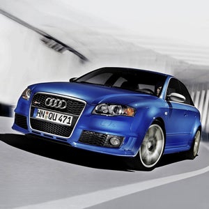 Elevated front-view of the Audi RS 4 in motion.