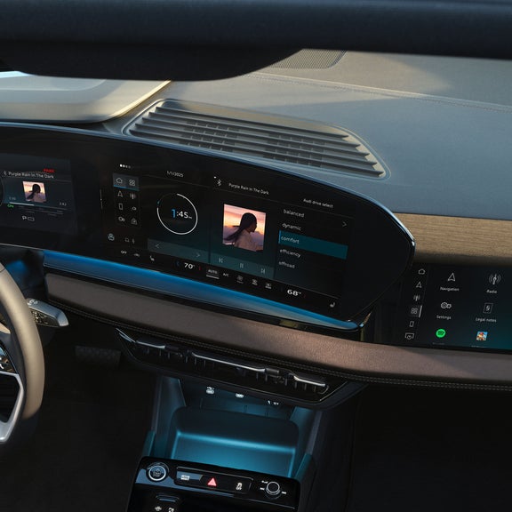 Close-up on the drive select feature on the Audi Q6 Sportback e-tron.