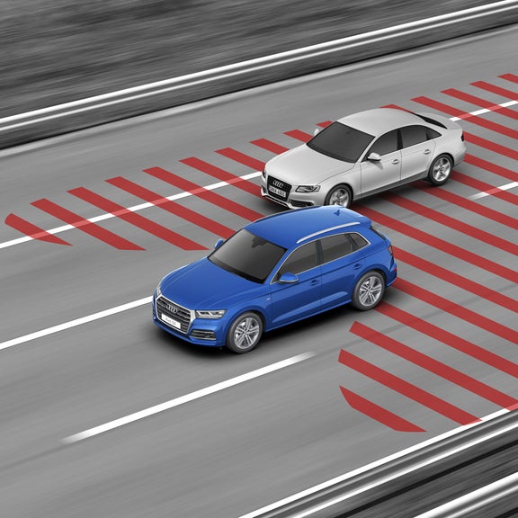 Demonstration of the Audi side assist feature on the Audi Q4 Sportback e-tron®.