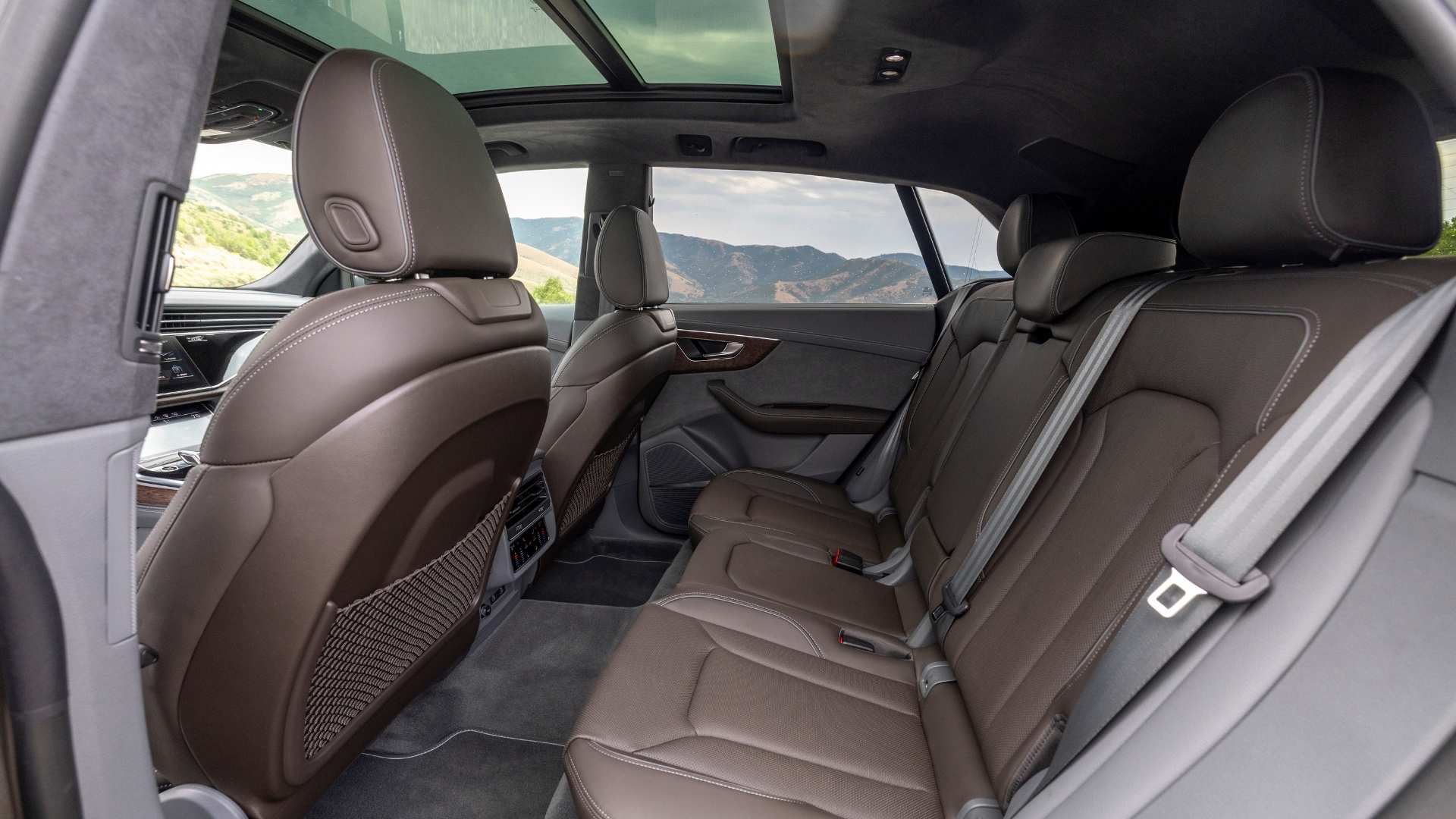 Spacious Utility Meets Luxury Design