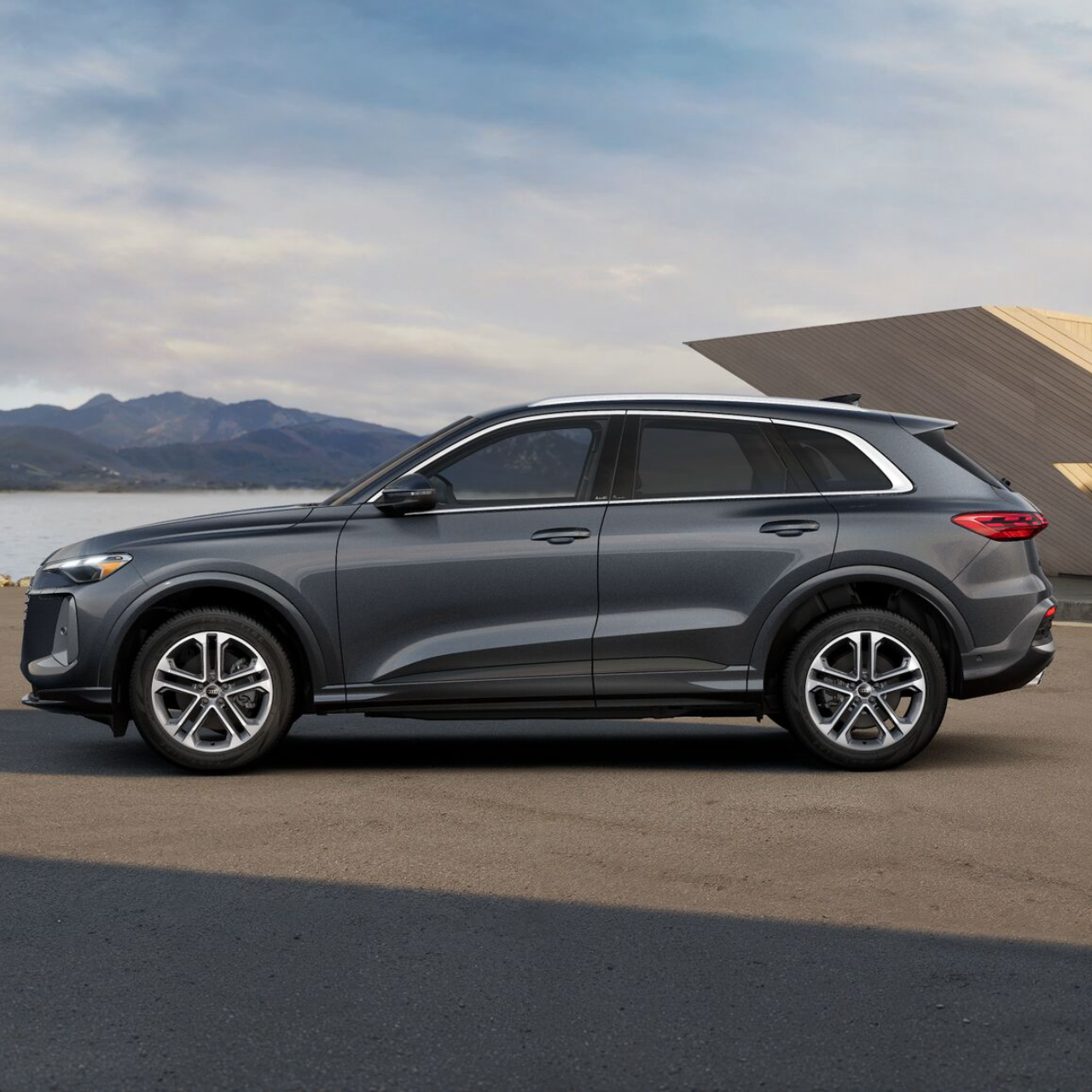 Left profile view of an Audi Q7 accelerating.