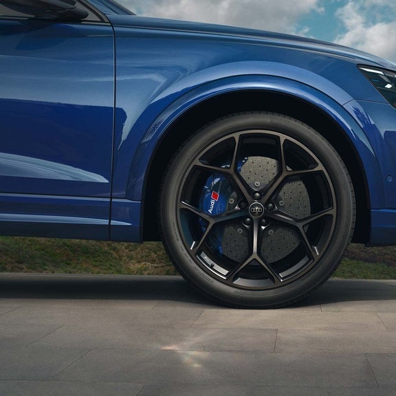 23-inch RS wheel with blue ceramic-brake caliper on the 2026 Audi RS Q8 at Audi Sewickley