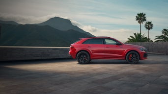 Side view of the Audi RS Q8 performance.