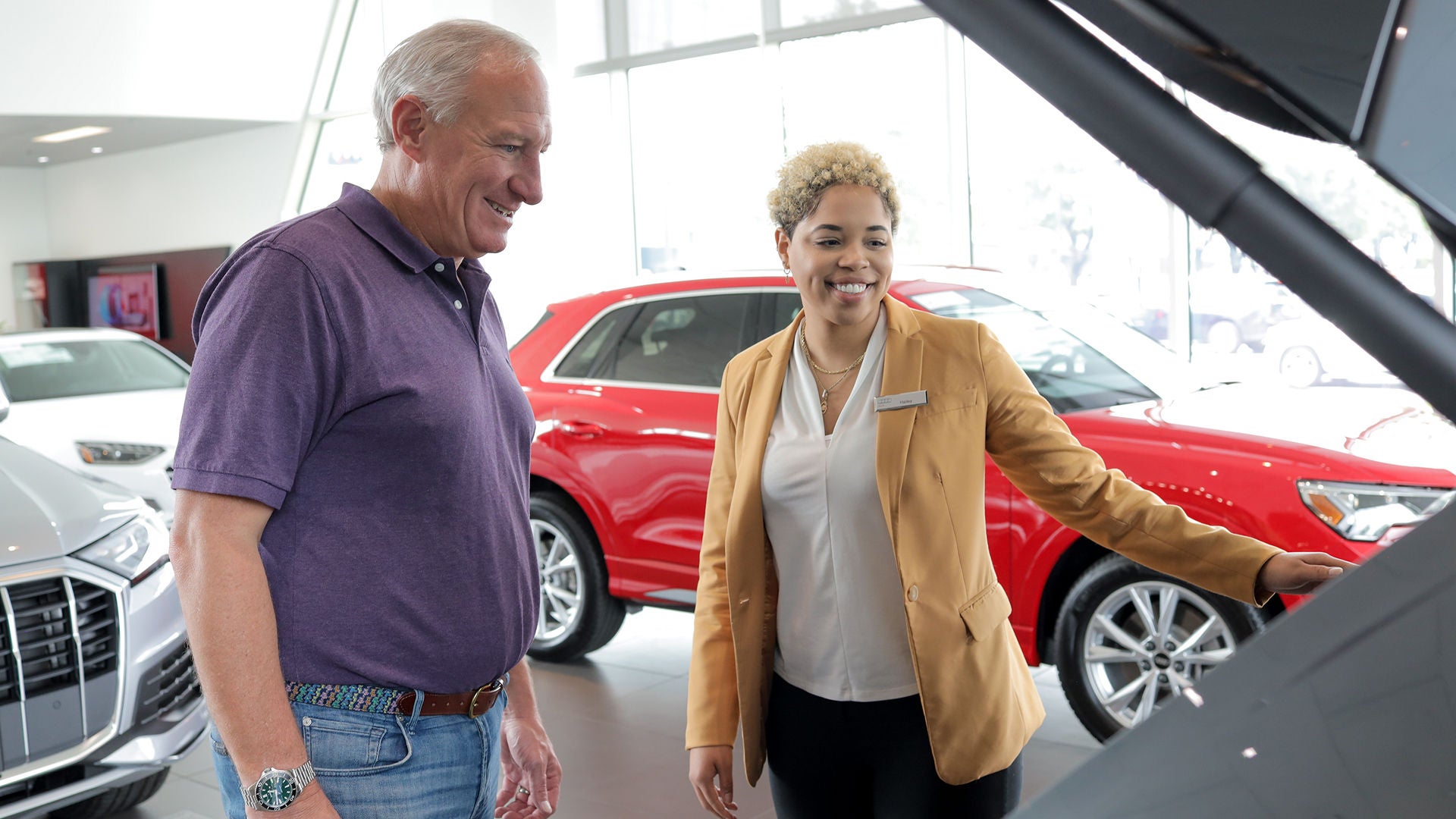 Audi Sale Specialist explaining vehicle features to a customer.