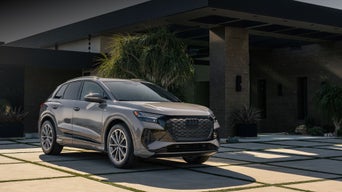 Three-quarter front view of the Audi Q4 e-tron®.