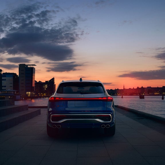 Aerial view of the Audi Q5 Sportback accelerating.