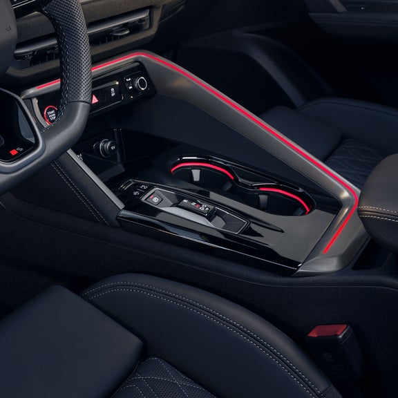 Close-up on the gearbox of the all-new Audi SQ5 Sportback.