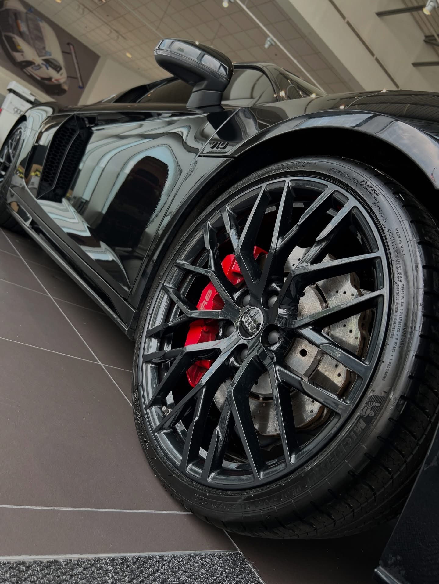 Front profile view of an Audi Q7 accelerating.