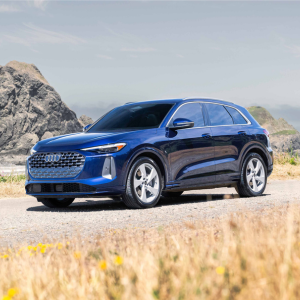 Side view on an Audi Q5 parked.