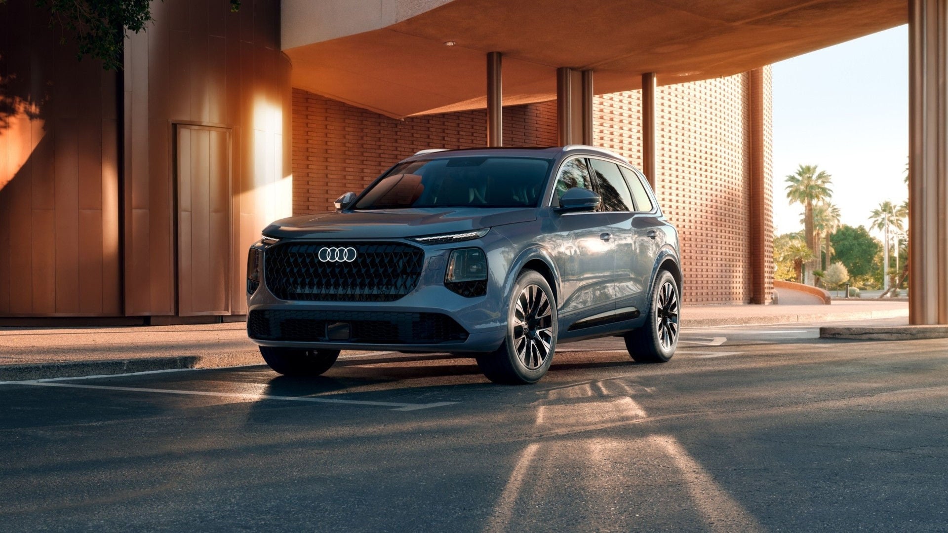 Far three-quarter front view of the new 2027 Audi Q7 model