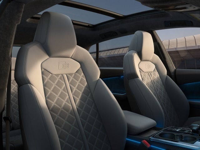Car seats in an Audi SQ8