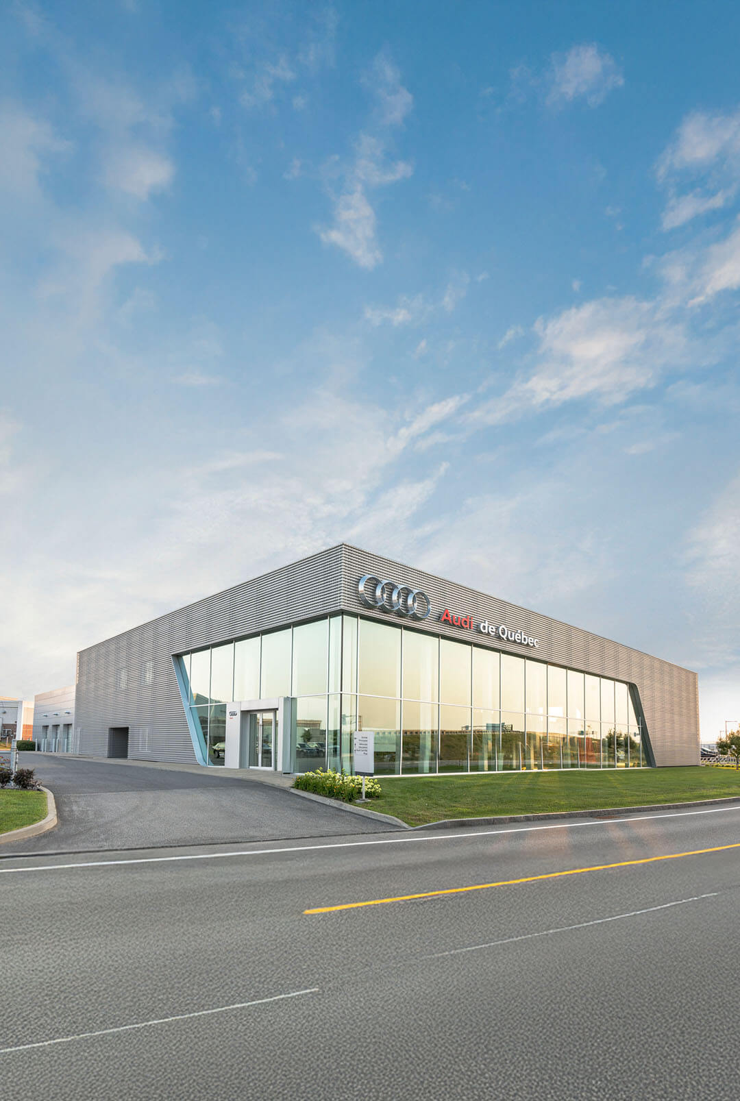 Vue extérieure du concessionnaire Audi de Québec.