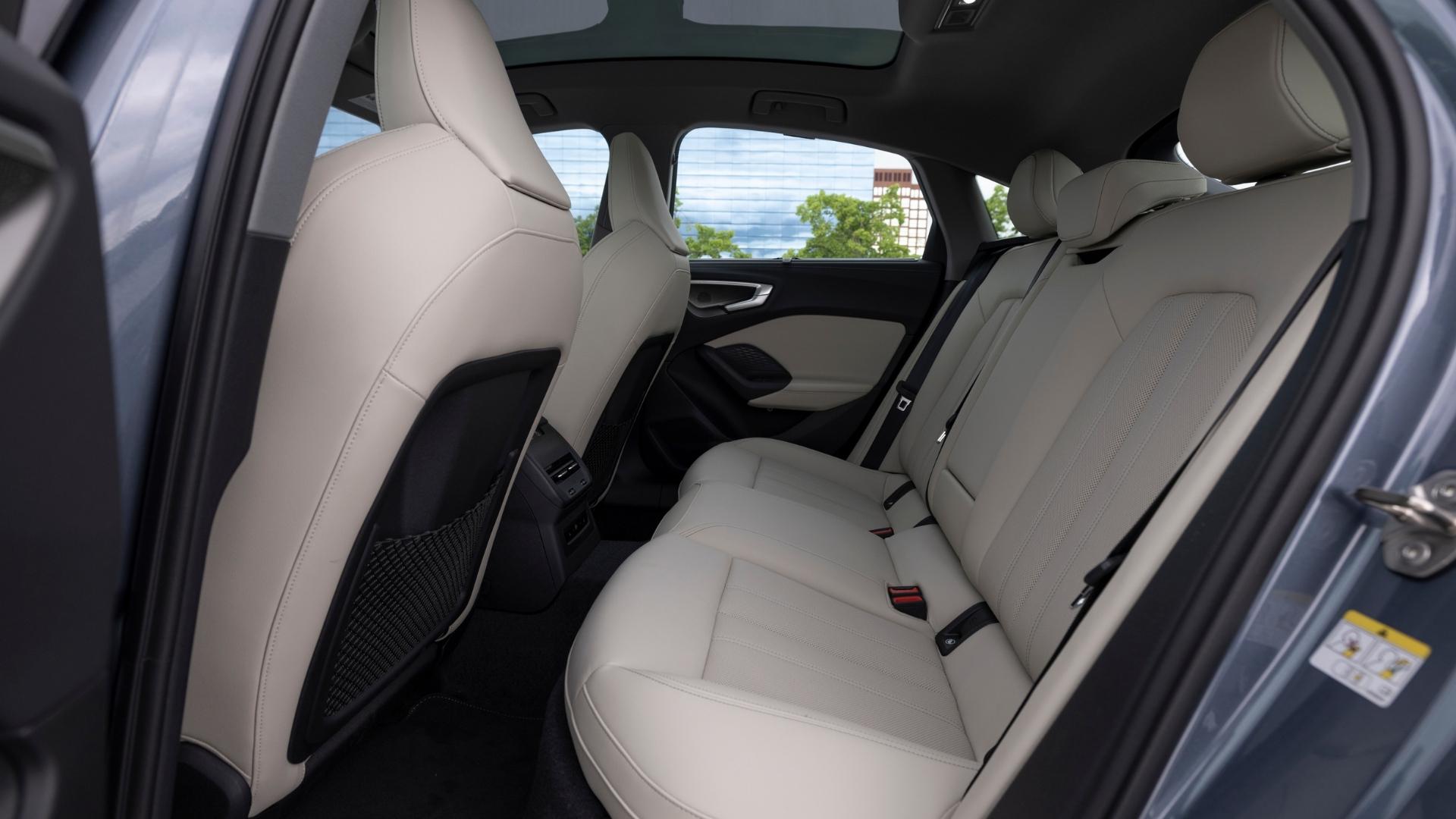 Interior Luxury That Feels Modern and Comfortable