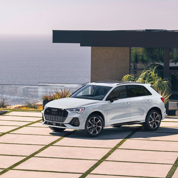 Three-quarter front view of the Audi Q3.