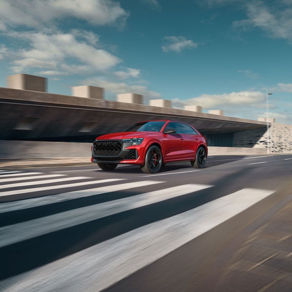 Three-quarter front view of the Audi RS Q8 in motion.