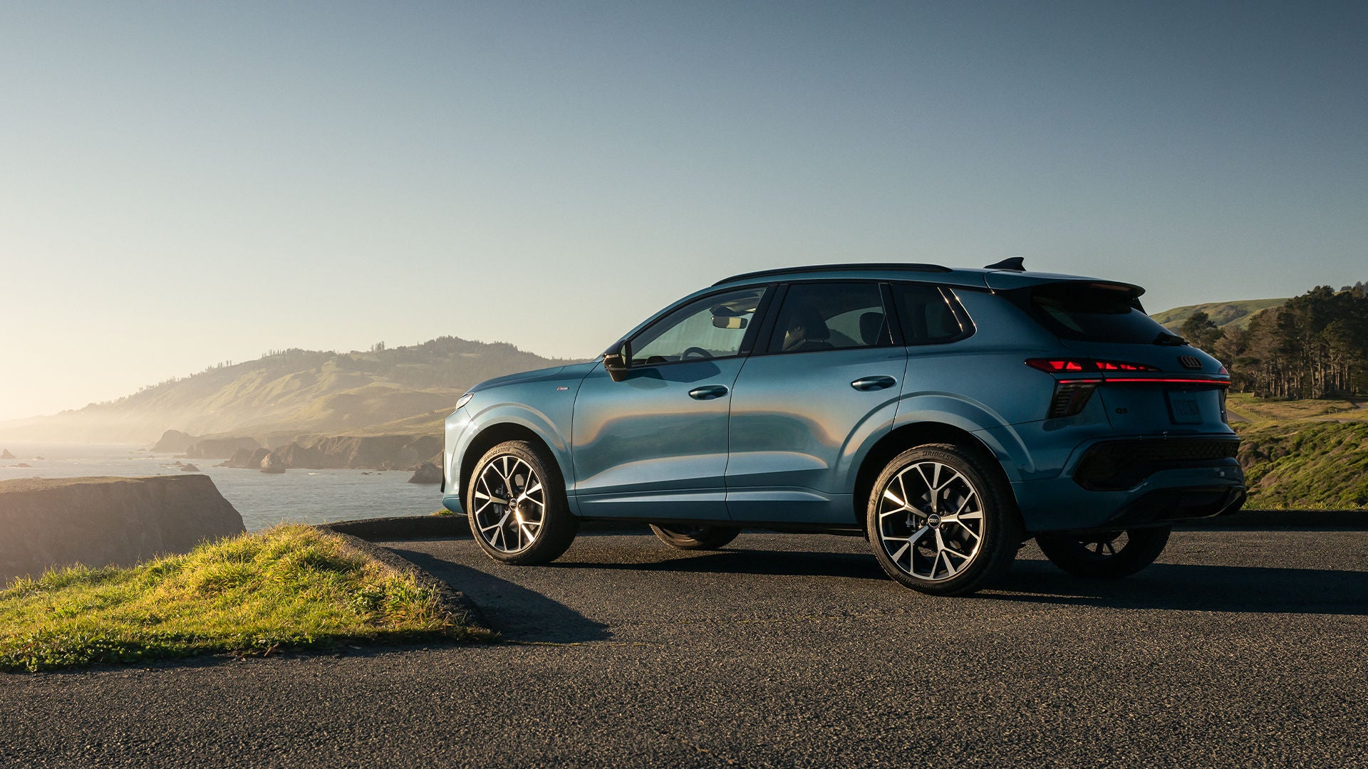Audi q3 side view