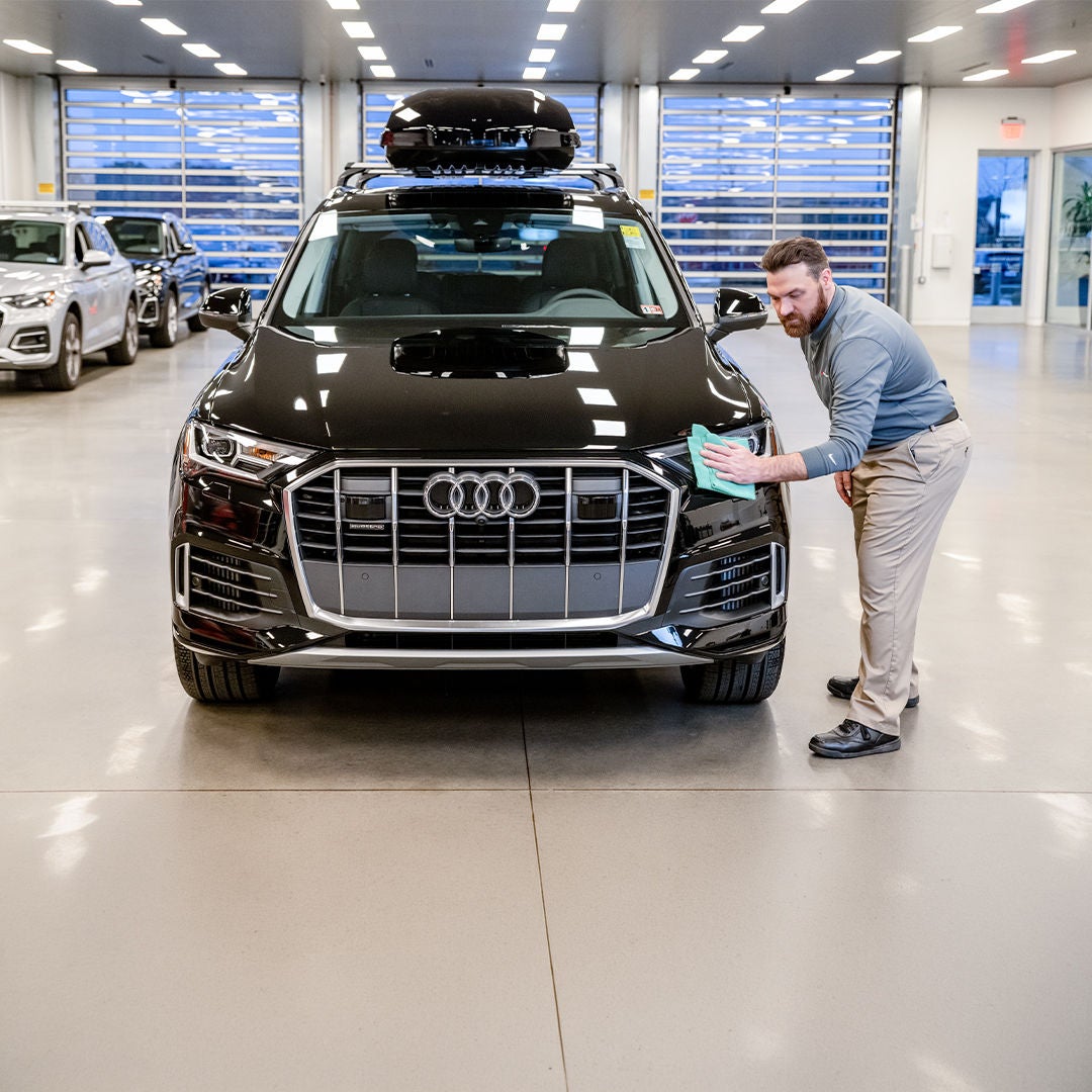 Front profile view of an Audi Q7 accelerating.