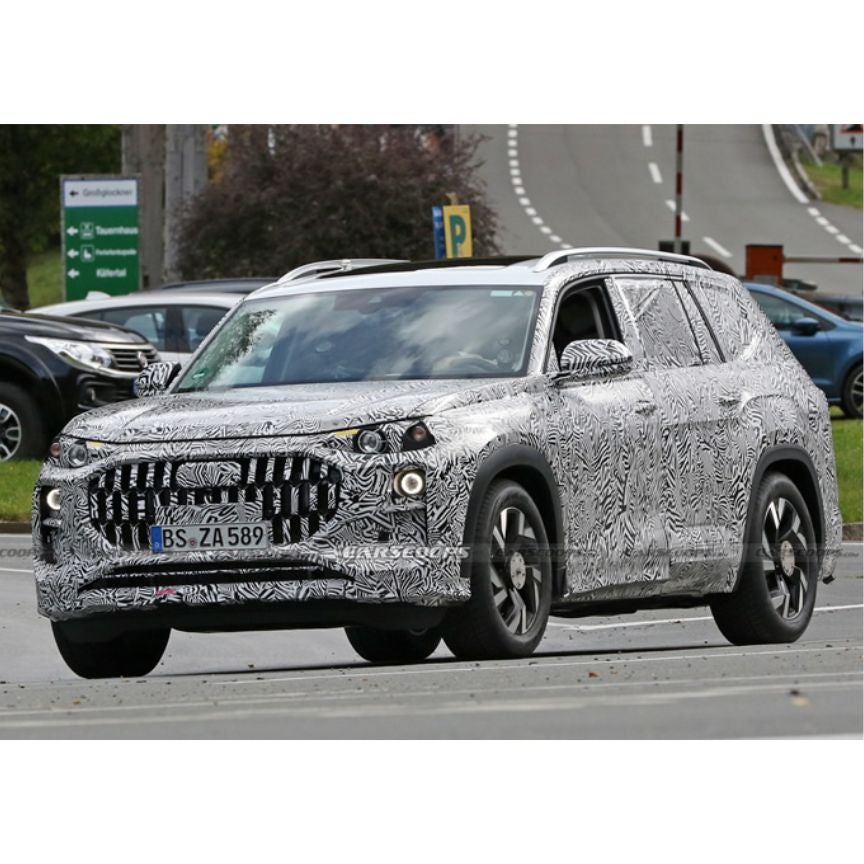 image of the Audi Q9 on the street
