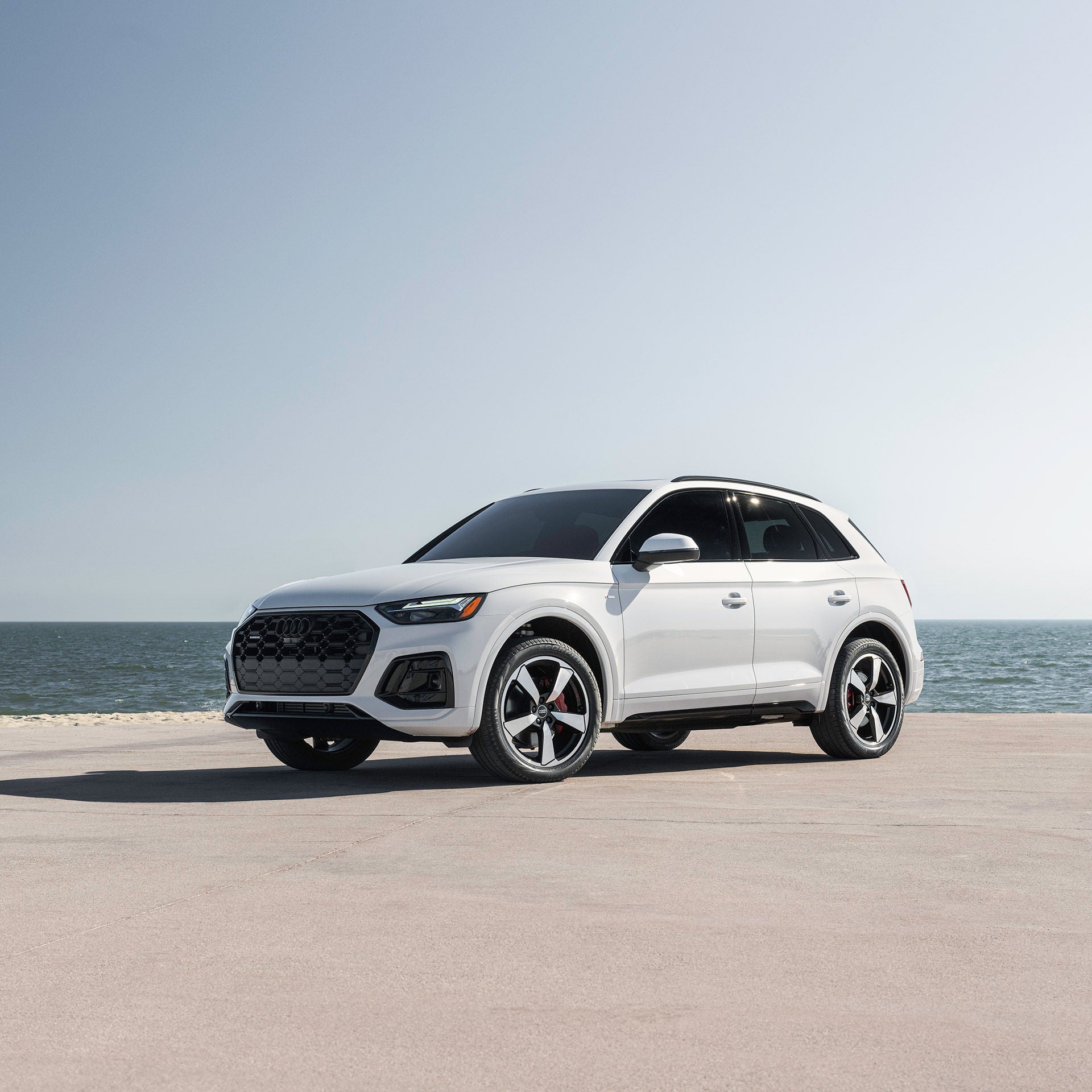 Side view of the Audi Q5.