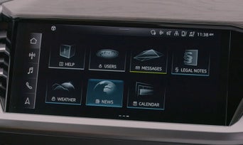 Gros plan sur l'actualité sur l'écran Audi MMI.