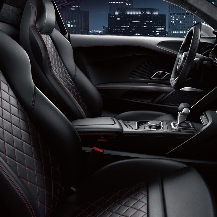 18-way power sport seats in the Audi R8 Spyder.