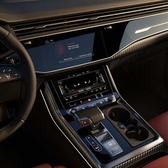Close-up of the MMI® touch response system in the Audi SQ7.