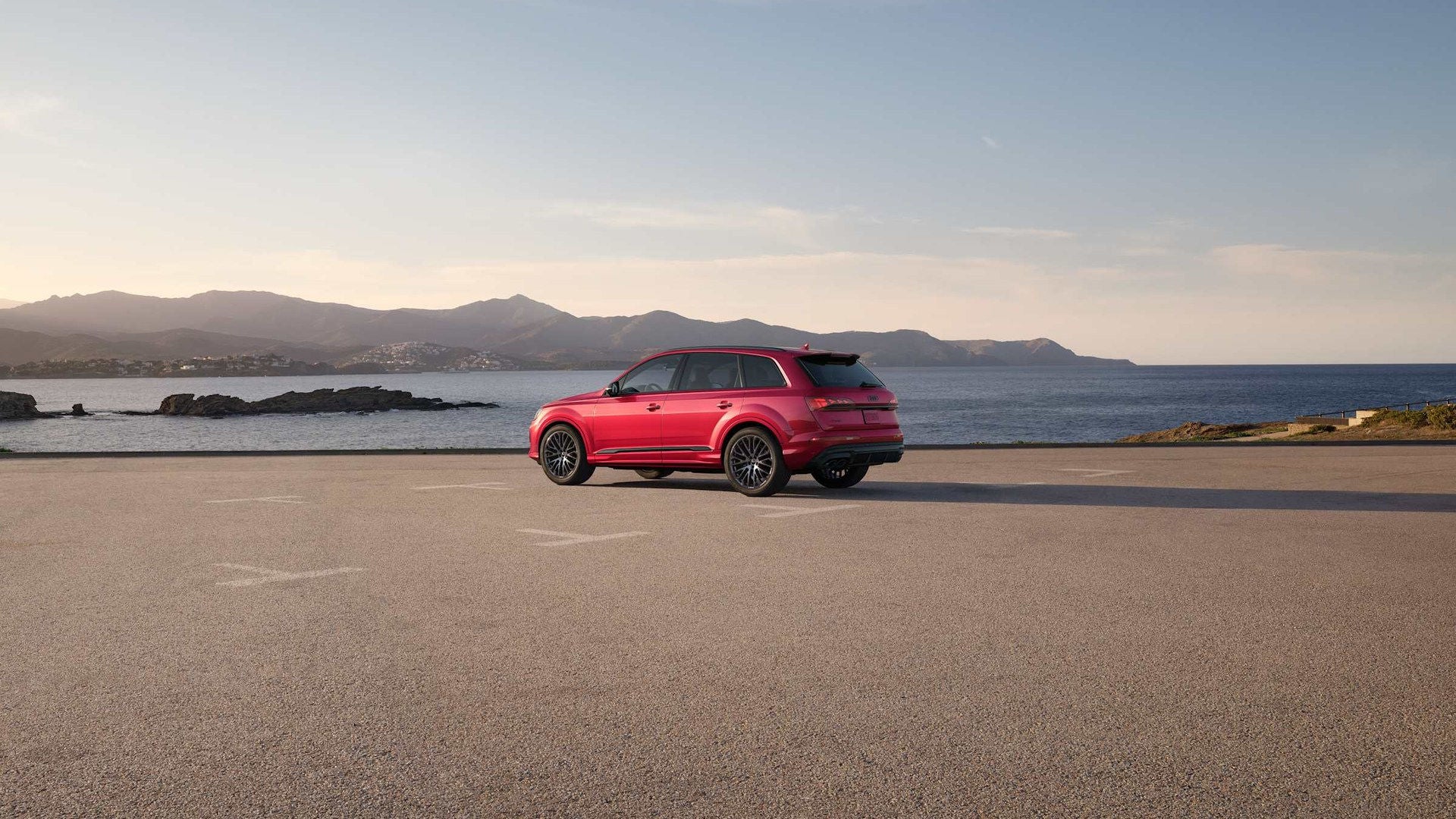 2026 Audi SQ7 driving.